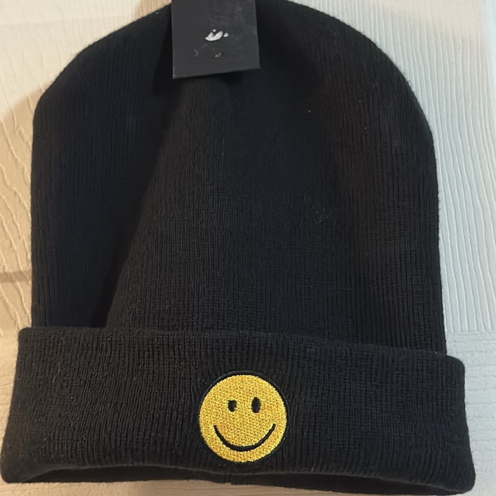 DAVID & YOUNG BLACK SMILEY FACE BEANIE HAT: NEW WITH TAGS: OS